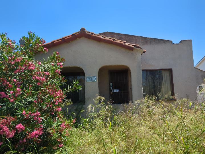 Real Los Angeles California cash home sale - the house Miles bought from Tyrone, shown as-is before any renovations